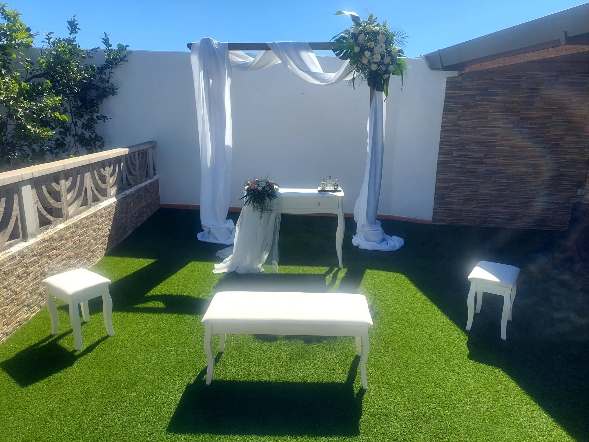 Jardín para eventos en Las Palmas con espacio para castillos hinchables